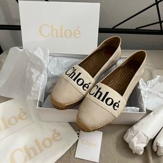 Brand New In Box. With 2 Dust Bags And Cards. Chloe Size 41. Original Over $525 Can Be Bought Online Current Season For This Price So This Is A Steal!! Genuine Leather Body With Canvas Chloe Woody Logo. Cream White Color. Perfect Touch Of Luxury To Any Outfit. Easy Slip On Flatten The Back Heel And Wear Like Mules Chloe Ballet Flats, Mule Shoes Outfit, Chloe Outfit, Chloe Flats, Blue Shoes Flats, Blue Ballet Flats, Chloe Fashion, Black Leather Ballet Flats, Cream White Color