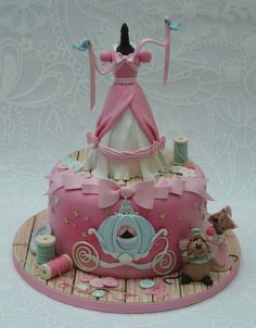 a cake that is shaped like a princess