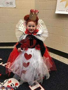 Queen Of Hearts Costume Diy Queen Of Hearts Costume, King Of Hearts Costume, Diy Queen Of Hearts, Vegas Halloween, Matilda Movie, Easy Homemade Halloween Costumes, Carnaval Diy, Queen Of Hearts Halloween Costume, 2017 Halloween Costumes