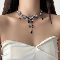 Length: 41-50cm Elegant Alloy Necklaces For Evening, Trendy Rhinestone Choker Jewelry, Costume Jewelry Rhinestone Necklace With Clavicle Chain, Silver Jeweled Metal Choker, Glamorous Jeweled Choker Necklace, Silver Alloy Choker For Party, Silver Alloy Party Choker, Silver Costume Jewelry Choker For Parties, Elegant Black Alloy Jewelry