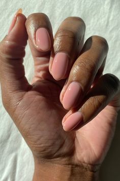 Georgette Rounded Acrylic Nails, Bridesmaids Nails, Kutek Disney, Unghie Sfumate, Color For Nails, Milky Nails, Nude Nail Designs, Round Nails, Pink Nail Polish