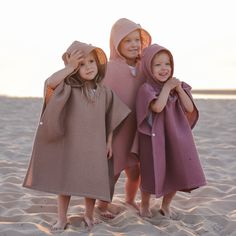 Material: 100% cotton Premium Waffle - its honeycomb-like surface structure immediately catches the eye, is soft to the touch, but also durable and robust to withstand the child's daily adventures. Size: Approx. 60 x 60 cm Color: Taupe Brown Safety and Quality: Our hooded kids ponchos are made from premium Oeko-Tex Standard 100 (one of the world's best-known labels for textiles tested for harmful substances) waffle cotton fabric - with an amazing 3D texture and super soft to the touch. *Please n Swim Clothes, Organic Detergent, Kids Poncho, Beach Bath, Swimming Outfit, 3d Texture, New Baby Gift, Hooded Towel, Outdoor Kids