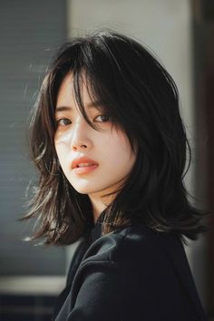 Korean Haircut, Layered Hair With Bangs, Asian Haircut, Hair Inspiration Short, Haircuts For Medium Hair, Haircuts Straight Hair, Foto Poses, Short Hair Haircuts, Asian Hair