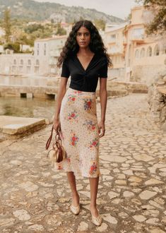 Midi skirt;Slightly flared hemline;Invisible zip fastening and side hook;Unlined;Length at the side: 79.5 cm / 31.1 in (size EU36/UK8) Sezane Outfits, Midi Rok Outfit, Midi Rock Outfit, Holiday Fits, Style Parisienne, Midi Skirt Outfit, Paris Mode, Knitwear Dress, Trends 2024