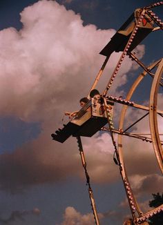 a ferris wheel with the word flea bassaws painted on it's side