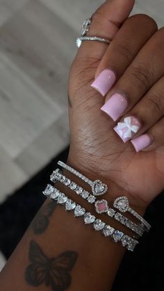 Pink And White Nails Black Women, Cute Short Nail Sets Birthday, Short Classy Nail Designs 2024, Pink Nail Inspo Acrylic, Nail Classy, Short Nails Pink, Cutesy Nails, Acrylic Nails Pink, Acrylic Toe Nails