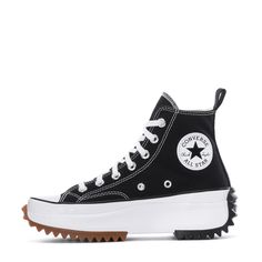 ZAPATILLAS ALTAS CONVERSE RUN STAR HIKE Mejora tus zapatillas altas y nunca mires atrás. Consigue esta plataforma gruesa y suela de goma dentada para darle un giro inesperado a tus Chuck de todos los días. Detalles como la construcción de lona, ​​la puntera de goma y el parche Chuck Taylor en el tobillo se mantienen fieles al original, mientras que una plataforma moldeada, una suela de dos tonos y un talón redondeado emiten vibraciones futuristas.   Zapatillas altas de lona con plataforma.   Pla Chunky Converse, Converse Run Star Hike, Run Star Hike, Converse Run Star, Never Look Back, Chunky Platform, Stay True, Womens Converse, Platform Sneakers