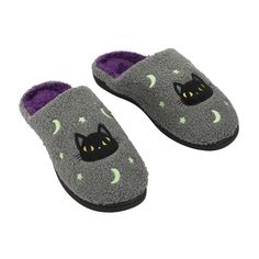 Get into the Halloween spirit with these men’s gray scuff slippers, featuring a glowing black cat surrounded by stars and crescent moons. Made with 100% polyester, TPR outsoles, and soft faux fur, these slippers combine comfort with a touch of spooky charm. The slip-on design ensures ease of use, and the glow-in-the-dark feature adds a fun twist. For easy care, machine wash them on cold with like colors and tumble dry on low heat. Avoid bleach to preserve the glow. Monster Slippers, House Shoes Slippers, Slide Slippers, Clog Slippers, Bunny Face, Open Toe Shoes, Unique Halloween, Slipper Socks, Black Cat Halloween