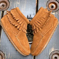 Nwot - Size 6, Never Worn, Super Cute, Super Stylish, And Super Comfy!! Western Sneakers, Minnetonka Boots, Suede Tassel, Fringe Boots, Leather Moccasins, Clothing Ideas, Moccasins, Double Layer, Kids Shoes