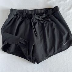 Nike Athletic Shorts Spandex Underneath Size Medium Black Nwot Nike Tempo Shorts, Nike Basketball Shorts, Nike Tempo, Nike Presto, Nike Athletic Shorts, Nike Dri Fit Shorts, Shorts Nike, Shorts Women, Black Nike