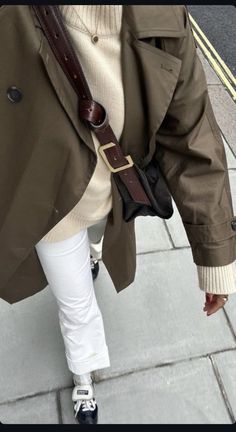 Latina Outfits, Twenty Twenty, Look Adidas, Estilo Indie, Uni Outfits, Autumn Fits, Cold Outfits, 2024 Style