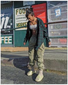 Slides Outfit, Teenage Outfits, Yeezy Slides, Skater Girl Outfits, Tomboy Outfits