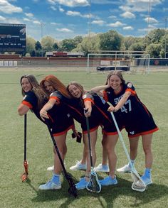 the girls are playing field hockey on the field