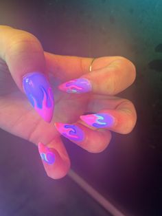 Glow In Dark Nails, Glitter Nail Art Designs, Intricate Nail Designs, Glow In The Dark Nails, Fire Wedding, Dark Nail Designs, Oval Nails Designs, Flame Nail Art