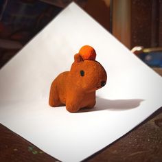 Capybara with orange on its head Cute Clay Capybara, Cute Mini Sculptures, Gort Capybara, Capybara Clay Sculpture, Easy Sculpey Clay Ideas, Air Dry Clay Capybara, Polymer Clay Capybara, Capybara Clay Art, Simple Sculpture Ideas