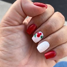 Disney Holiday Nails Simple, Red Nails Disney, Disney Themed Nails Acrylic Christmas, Christmas Minnie Nails, Disney World Nails Christmas, Disney Christmas Pedicure, Christmas Disney Nails Short, Mickey Mouse Nails Christmas, Subtle Disney Christmas Nails