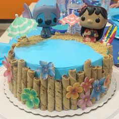 there is a cake that looks like it has been made to look like an ocean scene