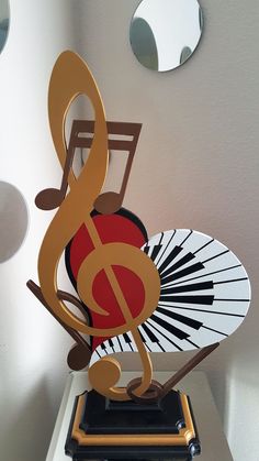 a musical note sculpture sitting on top of a table