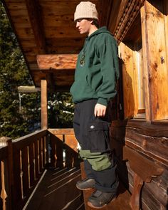 If style and technique are your priorities this season, the NWRK Baggy Pant is designed to be the epitome of both. With features like DWR coating, a breathable lining system, critically taped seams, Zip Tech Pant to Jacket interface, mesh zippered vents, adjustable waistband, cargo pockets, and more, this pant has it all. We could keep going but trust us, you're going to be hyped.

 - Waterproof/Breathability Rating: 15,000mm / 10,000gm²
 - V-Science 2-Layer, V-Science Recycled Blend Work Oxford Baggy Pants, Baggy Pant, Adjustable Waistband, Baggy Fits, Work Pants, Cargo Pants, Black Pants, Zipper, Pants