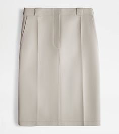 A refined artisanal taste characterizes this skirt in cotton with essential lines. Characterized by front pleats and belt loops, it comes with slanted front pockets, welt back pockets and welt side pocket with stamped Tod's logo tag in leather. 40 Rocks, Runway Top, Jersey Skirt, Blazer Shirt, Logo Tag, Pocket Jeans, Black 7, Blazer Dress, Italian Style