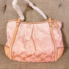 Handles Still Wrapped And Tags Attached. Beautiful Peach Colored Ombr Tote. Authentic Coach Bag. Pink Vintage Coach Bag, Lv Fashion, Tan Tote Bag, Vintage Coach Bag, My Style Bags, Satchel Tote Bag, Purse Pink, Vintage Coach Bags, Girly Bags