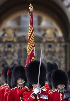 Buckingham Palace London, Queens Guard, Royal Guard, King And Country, British Royal Families