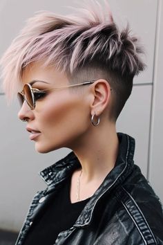 Side Shave Pixie, Long Pixie Undercut, Short Shaved Hairstyle Women, Pixie Shaved Sides, Pixie Cut With Shaved Sides, Punk Pixie Cut, Pixie Mohawk, Long Hair Shaved Sides, Edgy Pixie Hairstyles