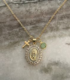 Beautifully Detailed Cubic Zirconia Miraculous Mary Medal - Etsy Quince Necklace Gold, Mexican Gold Jewelry, Hispanic Jewelry, Mother Mary Necklace, Mary Jewelry, Miraculous Medal Necklace, Latina Jewelry, Dope Jewelry Accessories, Mary Necklace