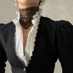 Unique Styling Ideas, Punk Feminine Outfits, Gothic Inspired Outfits, European Fall Fashion, Modern Medieval Fashion, Aristocrat Fashion, Nails Wallpaper, Expensive Presents, Scarf Fashion