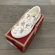 Floral Print, Brand New And Never Been Worn. Comes In Original Box. Velvet Vans, Shoes Painting, Leather Vans, Rare Vans, Disney Vans, Grey Vans, Slipon Sneakers, Vans Checkerboard, Red Vans