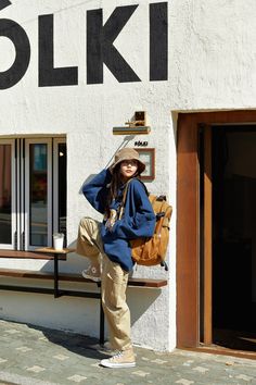 Backpacker Outfits, Models To Draw, Backpack Outfit, Trendy Boy Outfits, Street Style Outfits Men, Fashion Photography Inspiration, Fashion Project, 2000s Fashion