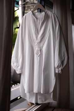 French Antique Cotton Smock Pullover Shirt  SIZE Shoulder：42cm Pit to pit：58cm Length：87/96cm Sleeve：56cm ◇Shipping is all from Asia, ◇All products are shipped by EMS, please include shipping costs. ◇Negotiate only accept payment with PAYPAL Welcome to our online store https://bansecondhandgoods.com/ Worldwide Shipping The official website provides credit card services, please contact us via private message if necessary. Find us IG: ban_secondhand_goods Thank you for checking us out :) Relaxed Fit Long Sleeve Smock Blouse, Long Sleeve Smock Blouse With Relaxed Fit, Cotton Tops With Unlined Sleeves For Daywear, White Long Sleeve Smock Blouse, White Smock Long Sleeve Blouse, White Long Sleeve Smocked Blouse, White Smocked Long Sleeve Blouse, White Smock V-neck Tops, White Smock Long Sleeve Tops