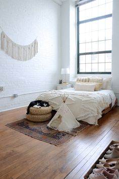 My Houzz: Pretty Pinks and Neutrals in a Chic Providence Loft - Eclectic - Bedroom - Providence - by Design Fixation [Faith Provencher] | Houzz Eclectic Loft, Bohemian Bedrooms, Bohemian Bedroom Inspiration, Do It Yourself Decoration, Beautiful Bedroom Designs, Brown Floor, Cute Dorm Rooms, Scandinavian Bedroom, Bedroom Images