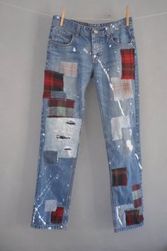 Ready to send:Size-34,33,32,30,Unique vintage jeans with apcycled patches.One of a kind..Hand made embroidery and unique painting ....---Or----Made to order,  in any size, within 4working days . If you need different size, please send me a message and I will make you a special and unique design within 4 working days.They are all different! No one will have the same one as you have! Hand painted, one of kind jeans.You pick your size, model (slim- boyfriend- high waist- low waist) and primer color Handpainted Jeans, Kimono Sewing, Vintage Bottoms, Redone Jeans, Patched Denim, Patched Denim Jeans, Reworked Clothing, 80s Clothing, Jeans Ideas