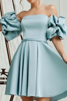 Bestellen Sie bei babyonlinedress.de Günstige HeimkehrKleider Blau online. Cocktailkleider Partykleider Kurz aus Satin mit hocher Qualität bekommen. Short Gold Dress With Sleeves, Gold Dress With Sleeves, Aline Formal Dress, Short Gold Dress, Trumpet Evening Dress, Prom Dress Shoes, Mermaid Prom Dresses Lace, Satin Homecoming Dress, Mini Homecoming Dresses