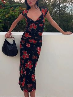 Floral Print Ruched Side Midi Dress Aesthetic Dress, Skandinavian Fashion, Perfect Prom Dress, Y2k Outfits, Print Style, 2000s Fashion, Floral Midi Dress, Style Outfits, Black Midi Dress