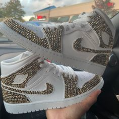 Show off your style with these Golden Rhinestones Custom Air Jordan 1x Wedding Sneaker ! Dare to be different and take your look to the next level - the golden rhinestones add an extra spark of daring and a special touch of shine that will make you stand out from the crowd! Suitable for weddings, sparkling handles at parties!! 🔥 100% genuine, Brand New.👟 Custom sneakers.💫 Every pair is hand-made to order.✨ Best quality waterproof and scratch-proof paints used.✨ 1000+ satisfied customers acros Rhinestone Air Jordan 1, Sparkly Shoes Sneakers, Gold Jordans, Party Sneakers, Custom Air Jordan 1, Casual Shoes Women Sneakers, Bedazzled Shoes, Nike Shoes Women Fashion, Pretty Sneakers