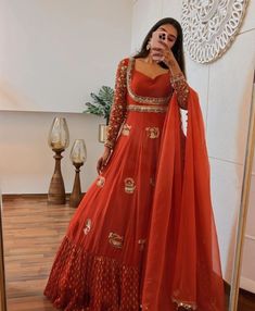 Red Ethnic Wear, Bandhani Dresses, Pretty Winter Outfits, Designer Anarkali Dresses, Trendy Outfits Indian, Club Aesthetic, Outfits Woman