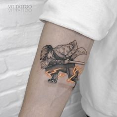 Demon Slayer Tattoo Zenitsu, Zenitsu Tattoo Ideas, Zenitsu Tattoo, Demon Slayer Tattoo Ideas, Anime Zenitsu, James Tattoo, Demon Slayer Tattoo, Slayer Tattoo, Around Arm Tattoo