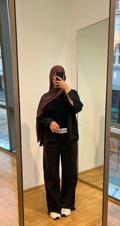 Hijabi Outfits School, Brown Hijab Outfit, Hijabi Aesthetic Outfits, Aesthetic Outfits Hijab, Hijab Fashion Style, Outfit First Day Of School, Brown Hijab, School Outfits Fall, Outfits Fall Aesthetic