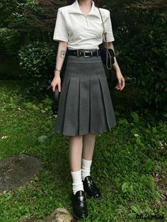 Olivia Mark - Grey Pleated High-Waisted Academy Skirt with Embroidered Lettering School Skirt Outfits, Gray Skirt Outfit, Grey Pleated Skirt, Charcoal Clothing, School Skirt, Skirt Outfits Fall, Midi Skirt Outfit, Fall Skirts, Skirt Outfit