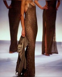 90s Runway Gowns, Runway Dresses 90s, 90s Runway Aesthetic, 90s Runway Fashion Aesthetic, 90s Runway Dresses, 90s Runway Fashion Dresses, Red Carpet 90s, 90s Red Carpet Dresses, Red Carpet Outfit Ideas