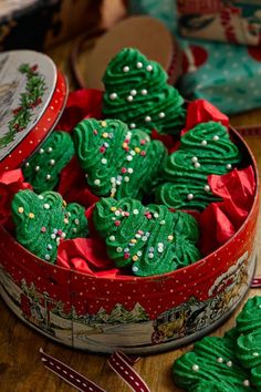 Christmas tree cookies Christmas Spritz Cookies, Christmas Baking Easy, Best Christmas Cookie Recipe, Christmas Biscuits, Spritz Cookies, Festive Cookies, Tree Cookies, Filled Cookies