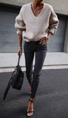 Knitwear Street Style, Sweater Street Style, Chunky Knits, Follow On Instagram, Autumn Street Style, Fall Street Style, Fashion Tips For Women, Fall Fashion Trends