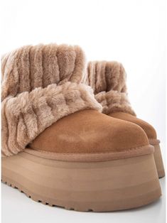 Cute Uggs, Fluffy Shoes, Dr Shoes, Preppy Shoes, Ugg Classic Mini, Girly Shoes, Aesthetic Shoes, Swag Shoes, Ugg Classic