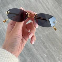 Fendi Sunglasses Women, Sunglasses For Girls, Sunglasses Fendi, Fendi Glasses, Sunglasses 2024, Fendi Sunglasses, Stylish Glasses, Trendy Sunglasses, Cool Sunglasses