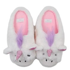 It's cold, spring seems far away... Snow as white as the mythical horse's coat keeps falling, but you don't let it get you down! As soon as you come back from work you proudly wear your unicorn slippers that will protect and warm your feet! The material provides a wonderful feeling of softness Fits perfectly with a onesie Indoor use only!⚠️ Available in several sizes We advise you to take your usual size Unicorn Shoes, Woman Slippers, Slipper Shoes Women, Slippers Cute, Plush Shoes, Unicorn Slippers, Cozy Shoes, Outdoor Sneakers, Kawaii Unicorn