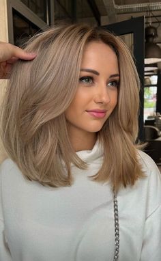 Rooted Beige Blonde Hair, Kitten Hairstyle, Light Cool Brown Hair, Sand Brown Hair, Solid Hair Color Ideas, Biscuit Blonde Hair, Biscuit Blonde, Sand Hair, Beige Blonde Hair