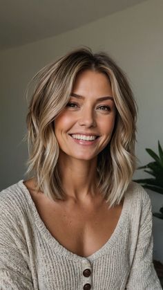 15 Cute Mother Haircut Concepts for 2023- #Cute #Haircut #Ideas #Mom Check more at https://howcandothis.com/hairstyleideas/15-cute-mother-haircut-concepts-for-2023/ Collar Bone Bob Haircuts, Fall Bronde Balayage Shoulder Length, Hair Cuts Woman Medium, Blond Lob Haircut, Bronde Fall Hair Color, Short Fine Haircut, Ombre Hair Medium Length, Natural Blonde Short Hair, Womens Medium Haircut