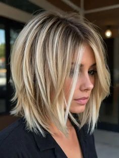 Messy French Bob, Highlighted Hair, French Bob, Haircuts For Medium Hair, Layered Bob, Penteado Cabelo Curto, Haircuts For Fine Hair, Medium Length Hair, Medium Length Hair Cuts